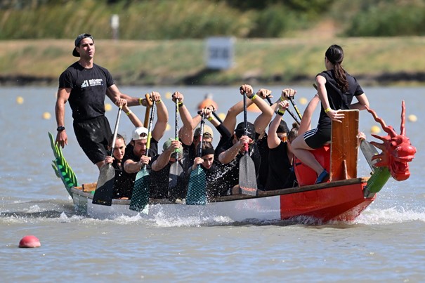 The Széchenyi István University dragon boat team also put in a superb performance. (Photo: Szalmás Péter / Hungarian Canoe-Kayak Federation)